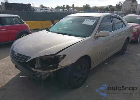 2004 Toyota Camry Le z USA, uszkodzony, nr VIN 4T1BE32K04U861053